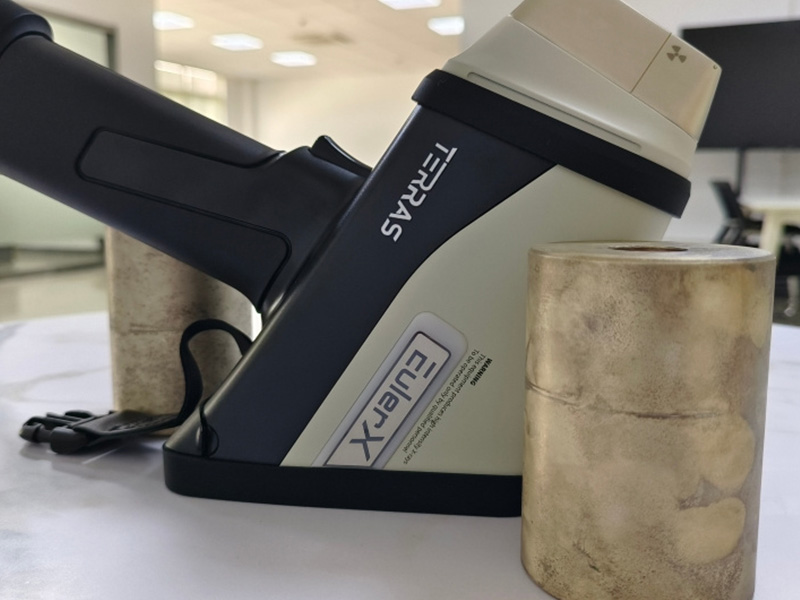 Can the instrument detect faults by itself?