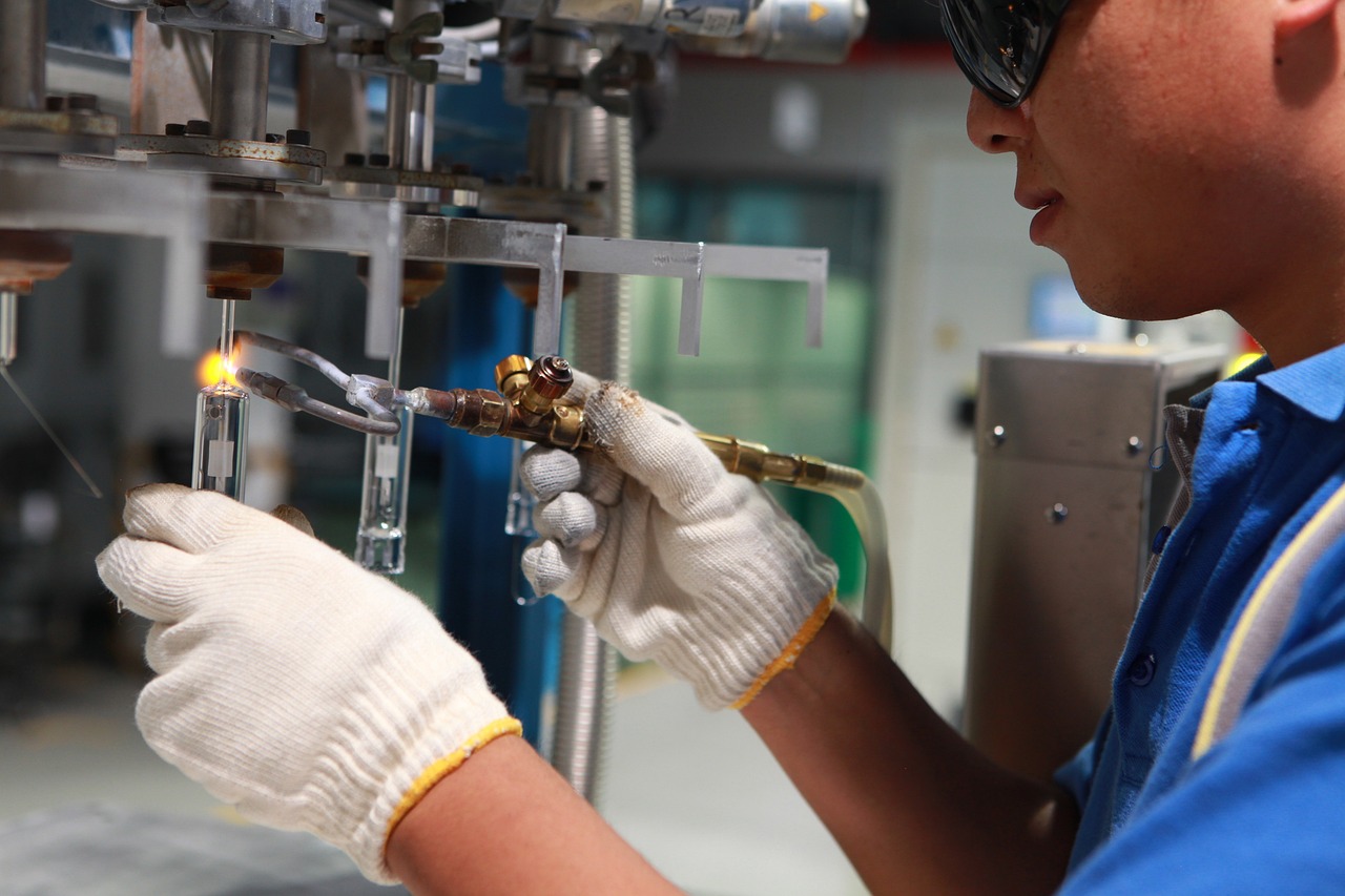 Why Every Metallurgist Needs a Handheld XRF Alloy Analyzer