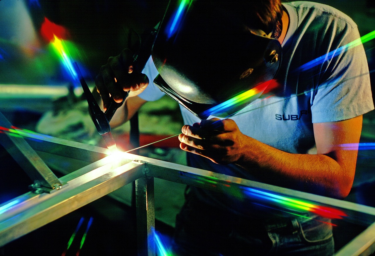 Maximizing Accuracy with an Alloy XRF Analyzer Gun in Alloy Composition Testing